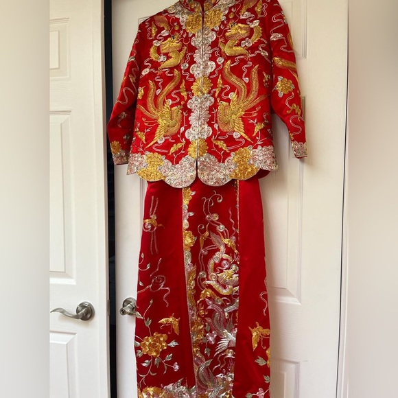 Chinese Traditional Wedding Dress
Golden Qun Kwa - Picture 3 of 8